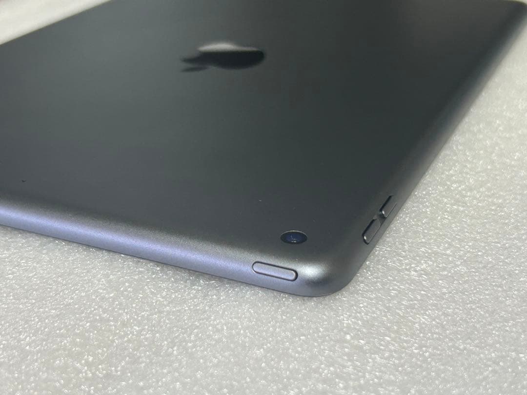 iPad 第8世代 32GB Wi-Fi スペースグレイ