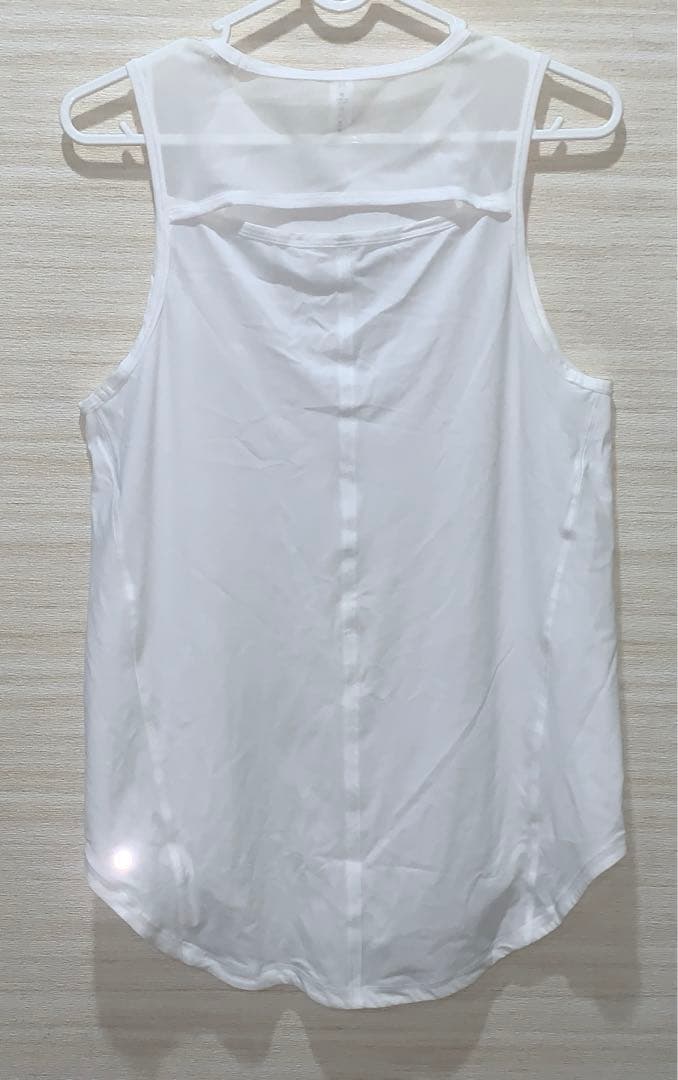 新品lululemonタンクトップ ルルレモン ヨガ ヨガウェア