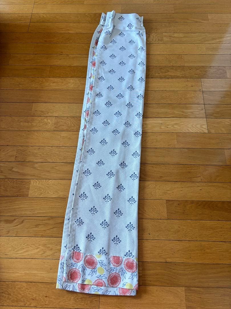【美品】100サイズ・遮光2級・裾のデザインが可愛い遮光カーテン 4枚セット