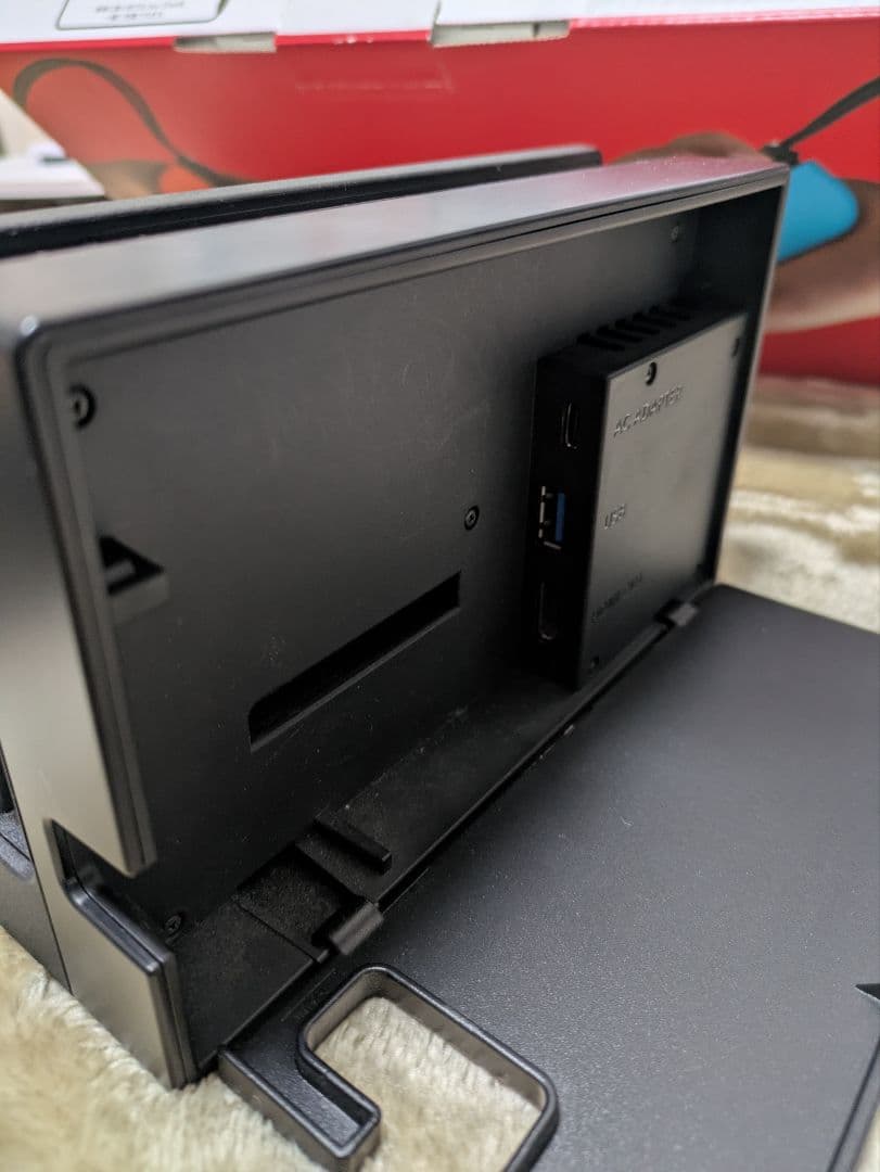 Nintendo Switch 本体、128GBメモリー・画面保護フィルム付き