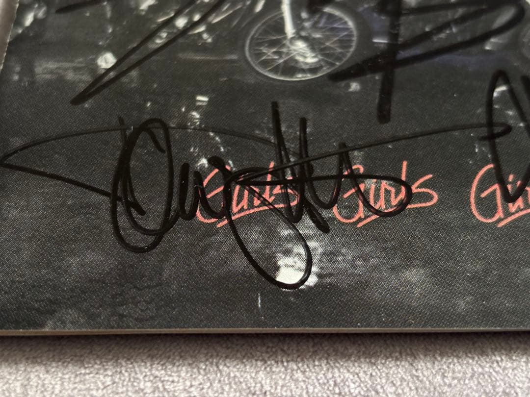 レアMötley Crüe サインCD モトリークルー motley crue