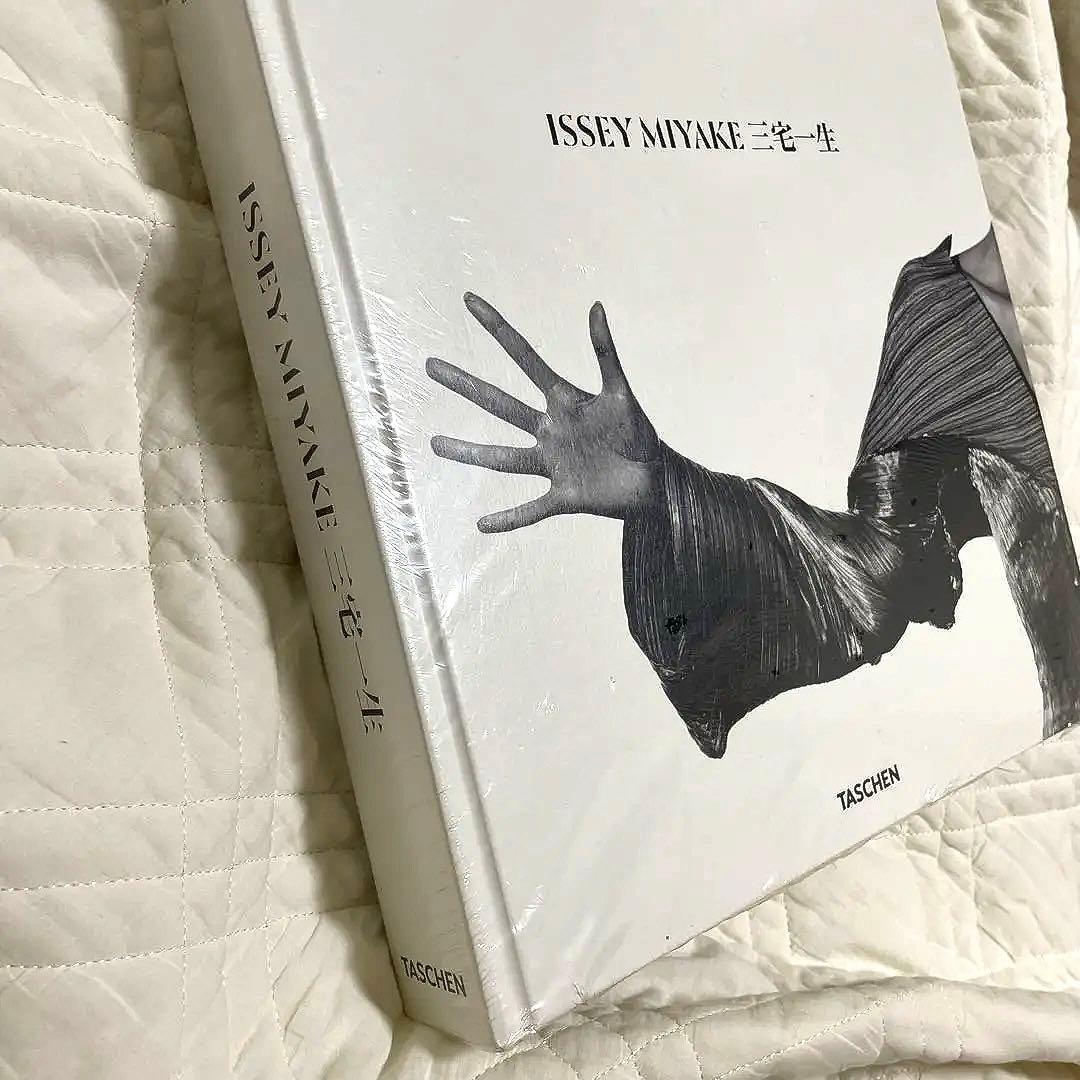 洋書 issey miyake TASCHEN