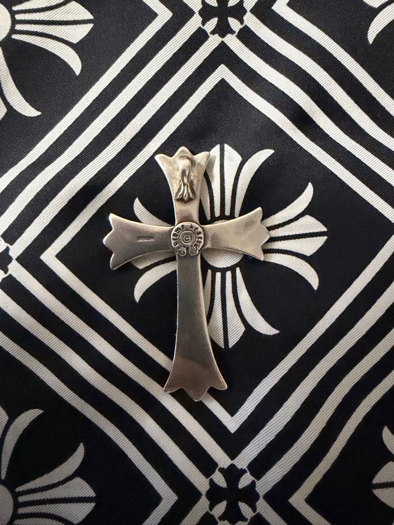 本物　chrome hearts ラージクロス