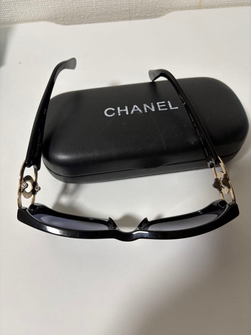 ［訳アリ］CHANEL ブラック サングラス ゴールドディテール