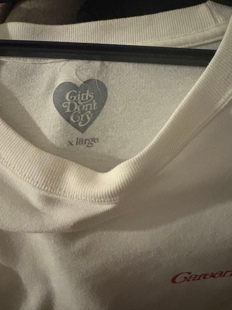 Girls Don't Cry Careering Tシャツ ホワイト