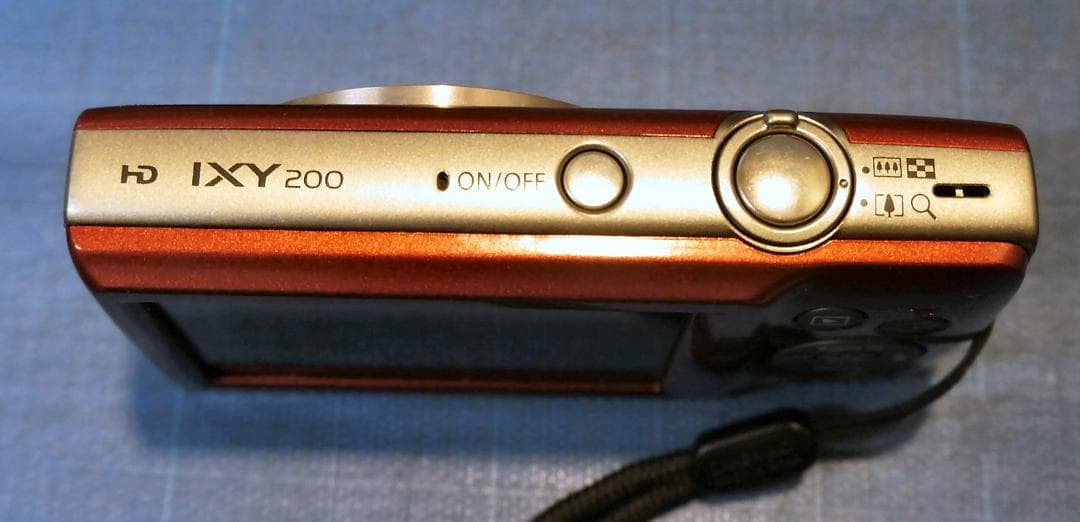 canon　IXY200（レッド）　美品　使用少な目です　充電器付
