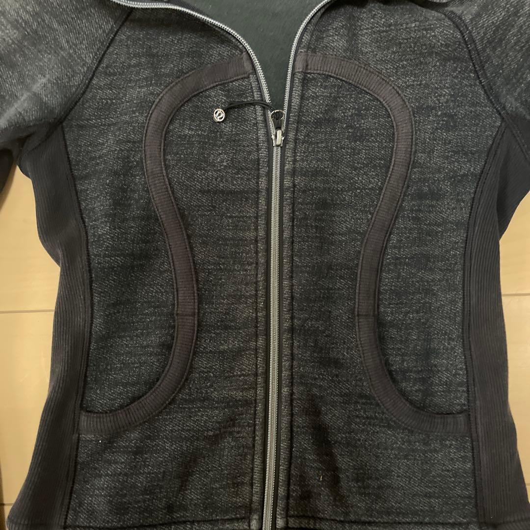 Lululemon ダークグレー フーディー