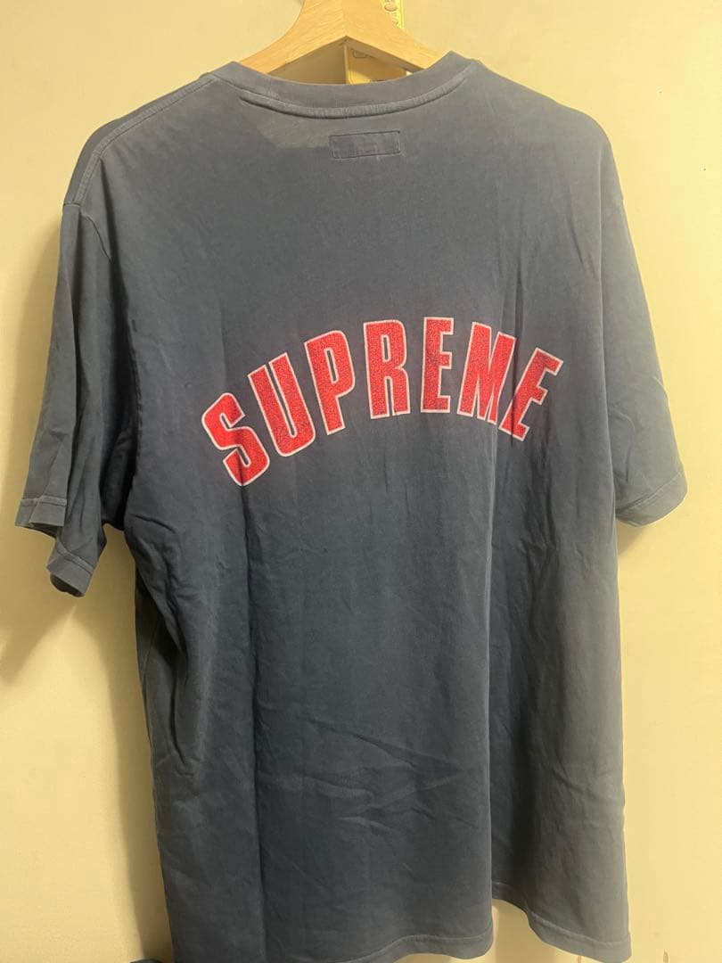 New jeans ハニ　着用　supreme Tシャツ