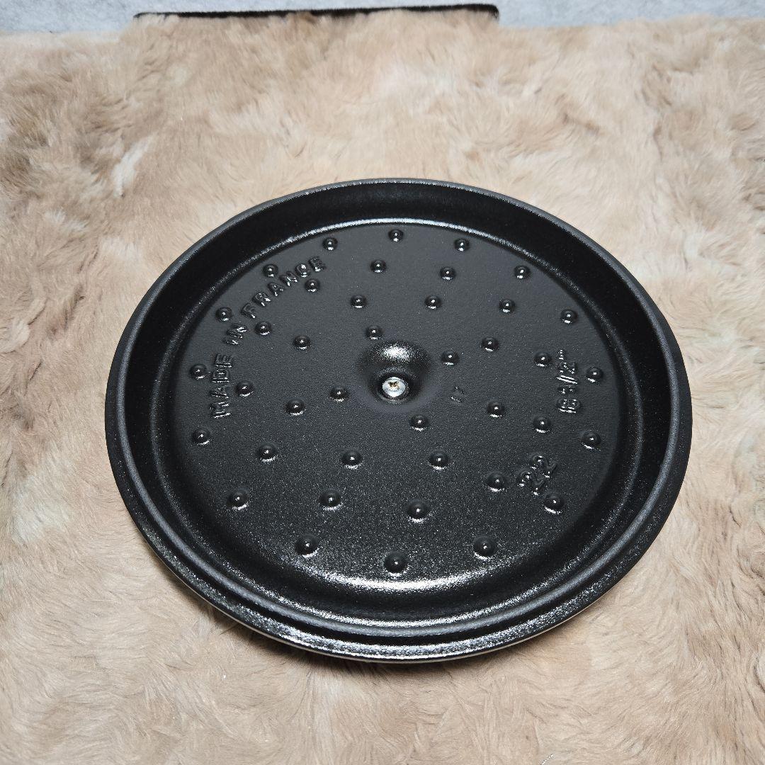 【新品】staub 「ピコ ココット ラウンド 22cm」2.6L