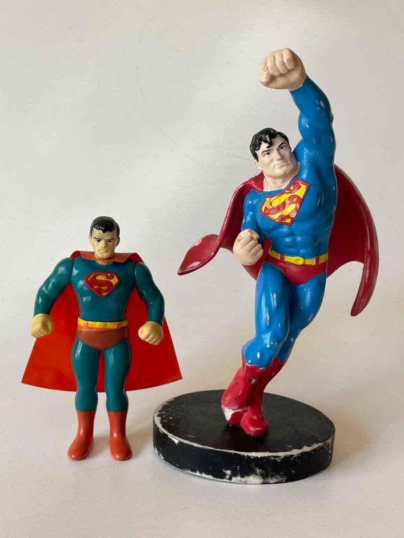 スーパーマンソフビ Warner Bros.のスーパーマン スタチューフィギュア