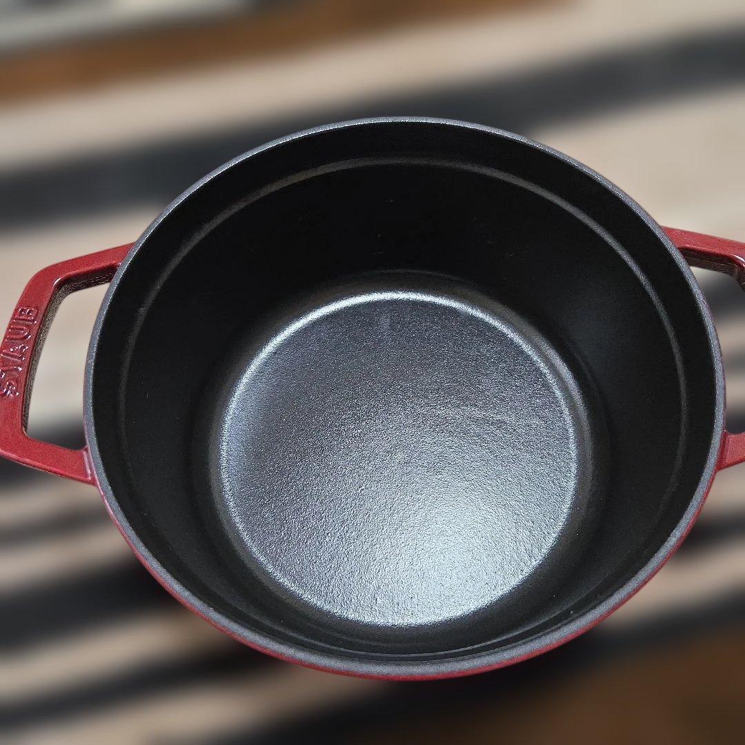 Staub 両手鍋 22cm 赤ボルドー レシピ2冊本付き