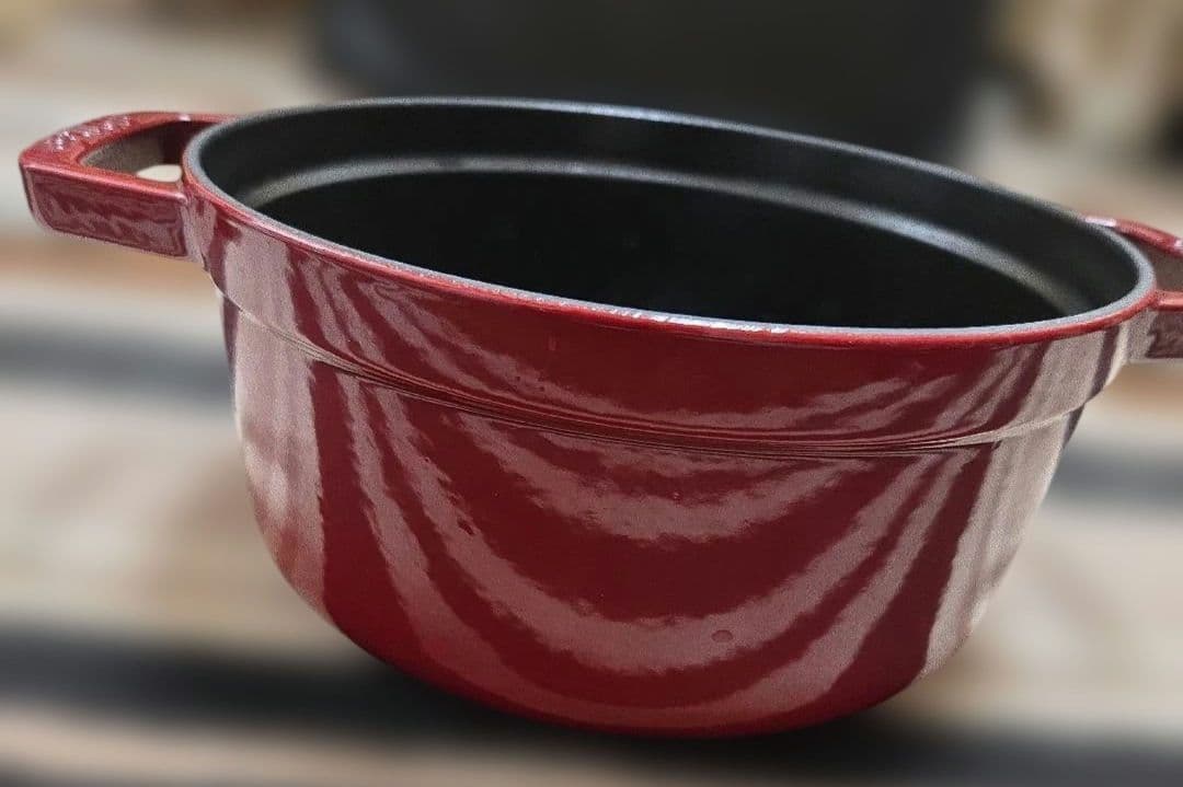 Staub 両手鍋 22cm 赤ボルドー レシピ2冊本付き