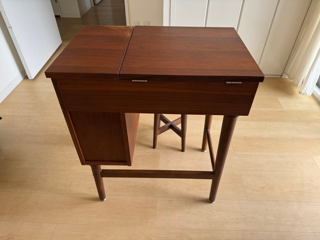 大北家具　木製ドレッサーとスツールセット