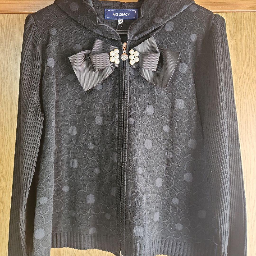 新品◯エムズグレイシー◯リボン&花柄 フード付パーカー 黒 42