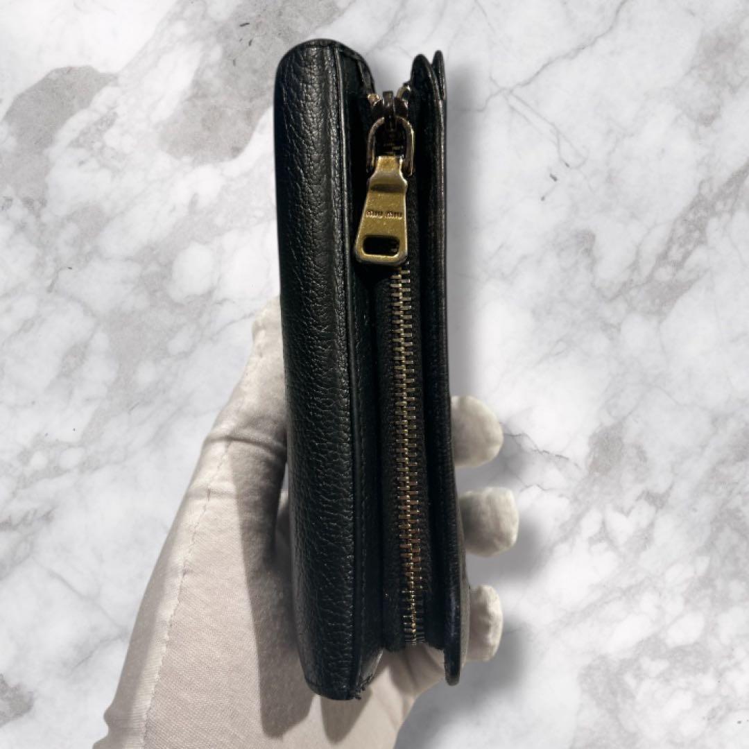 【極美品】miumiu レザー2つ折り財布 ゴールドロゴ 黒