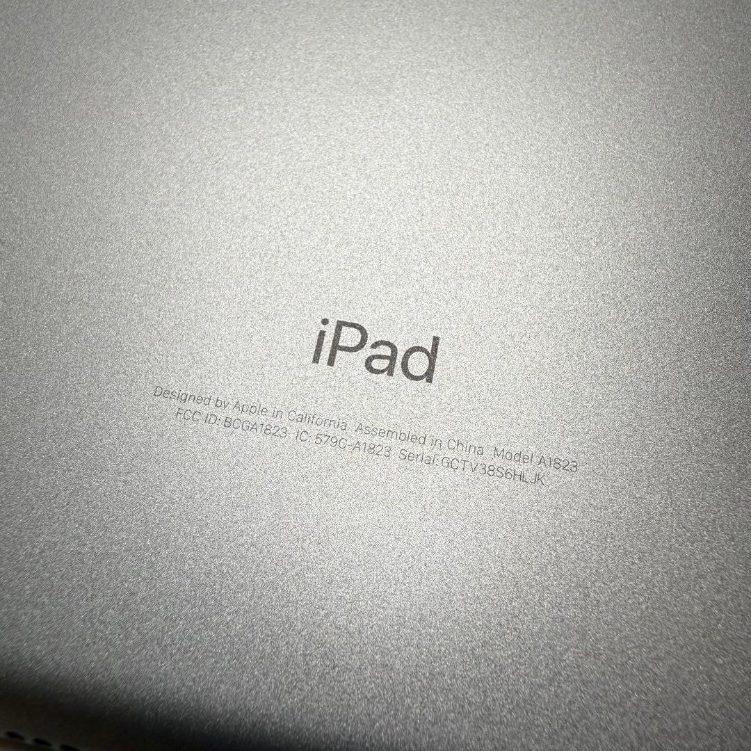 iPad 第5世代 32GB Wi-Fi + Cellularモデル