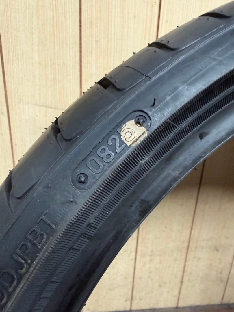トライアングル 未使用 215/35r19
