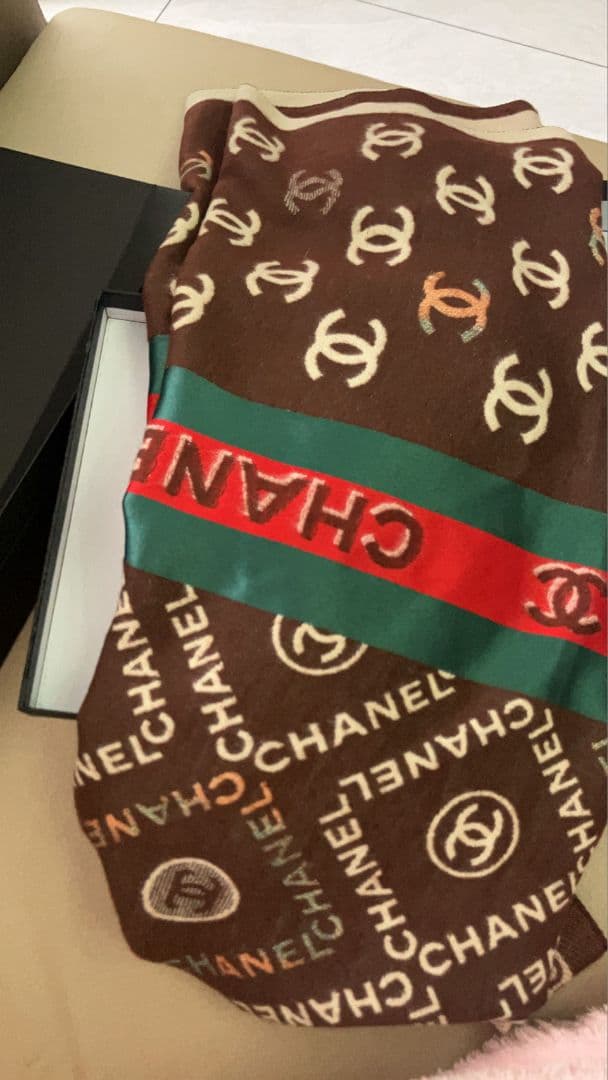 CHANEL ロゴ入りブラウンマフラー