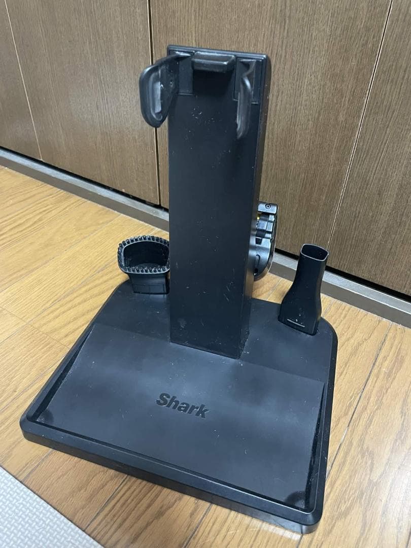 【エマ】Shark 充電式サイクロンスティッククリーナー CH966J
