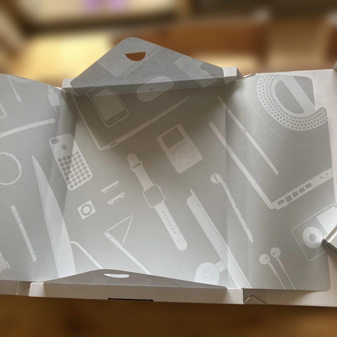 Designed by apple in California(大)