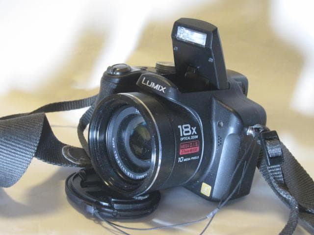 Panasonic LUMIX　デジタルカメラ DMC-FZ 28