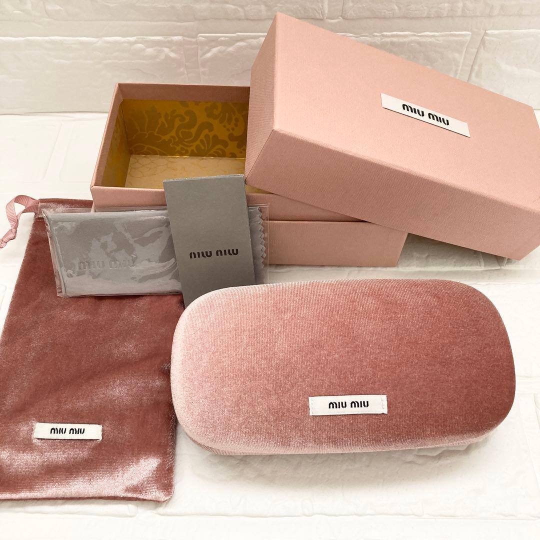 【新品】miumiu サングラス マニエール ゴールド×ブラック　箱ケース付き