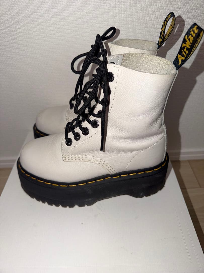 Dr. Martens(ドクターマーチン)ホワイトレザー厚底ブーツ