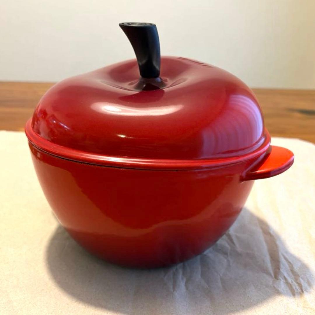 ビ*玉様 LE CREUSET りんご 型 両手鍋 赤 ルクルーゼ 鍋 アップル