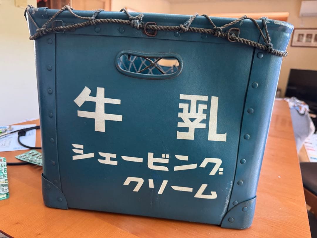 牛乳石鹸　ボテ箱