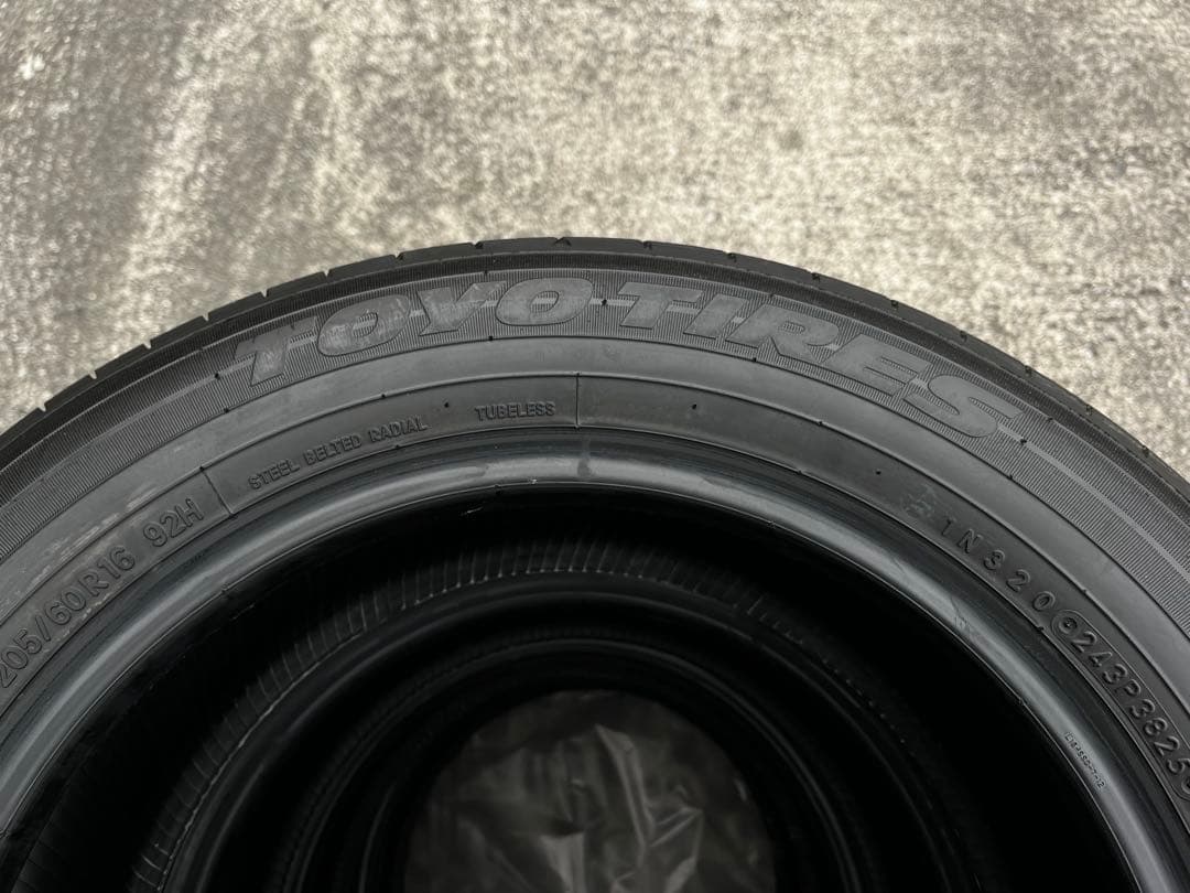 新車外しタイヤ4本　PROXES J68 205/60R16 90型VOXYノア