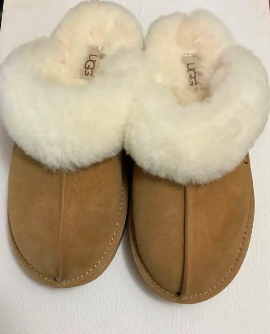 き*れ様 アグUGG ベージュ ムートン　プラットフォームソール　スリッパ