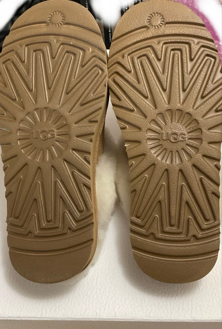 き*れ様 アグUGG ベージュ ムートン　プラットフォームソール　スリッパ