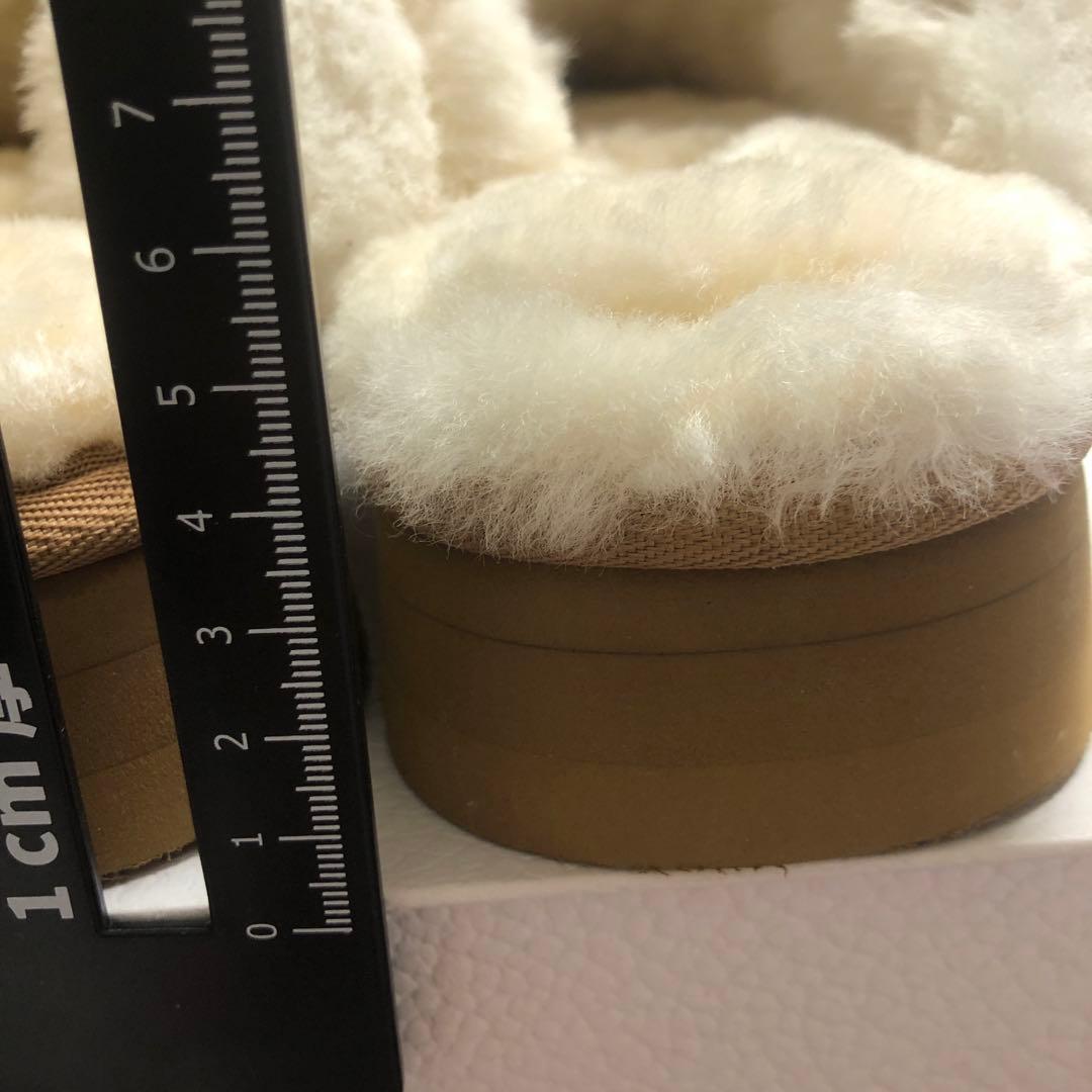 き*れ様 アグUGG ベージュ ムートン　プラットフォームソール　スリッパ