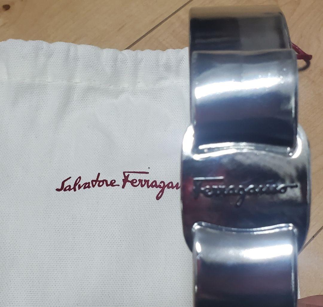 SalvatoreFerragamoフェラガモ カチューシャ メタリックシルバー