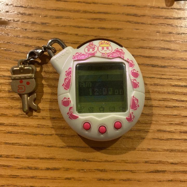 夢のロイヤルふぁみりー　たまごっちプラス　ロイヤルローズ 美品 動作良好