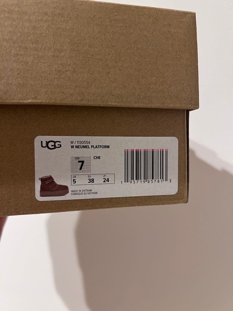 美品　EU38 UGG W NEUMEL PLATFORM