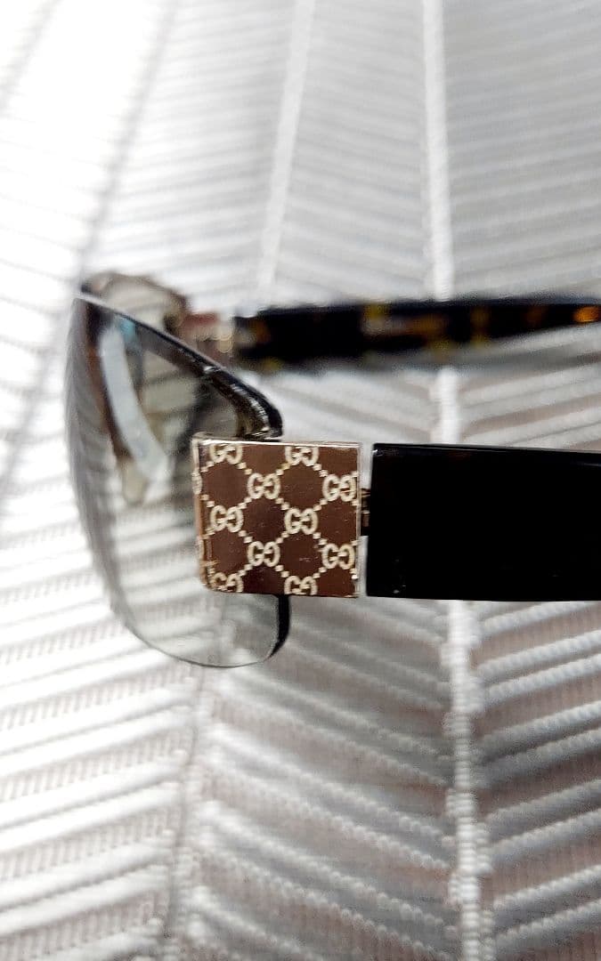 Gucci サングラス　ケース付き