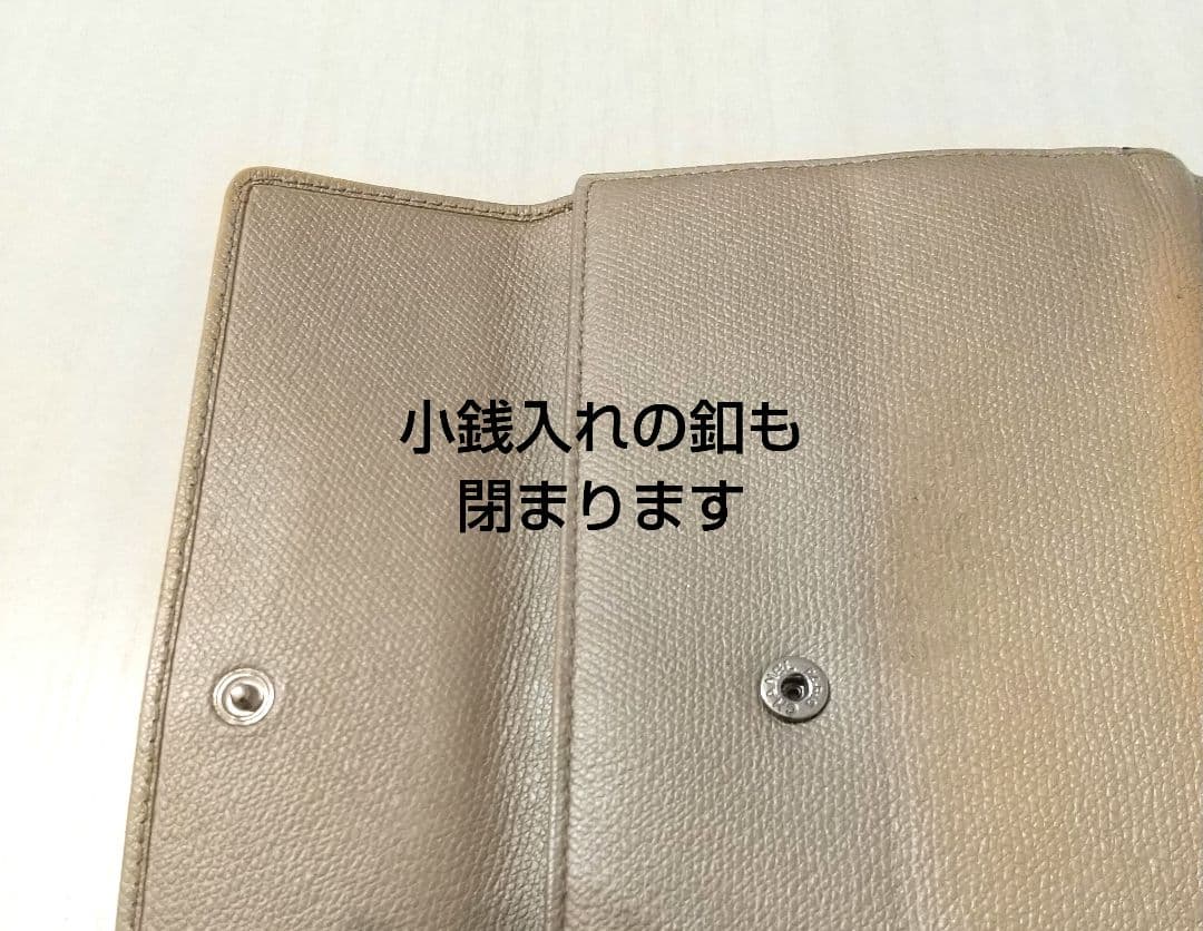 CHANEL ベージュ レザー二つ折り財布　ココボタン シャネル
