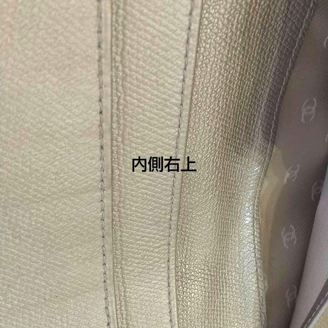 CHANEL ベージュ レザー二つ折り財布　ココボタン シャネル
