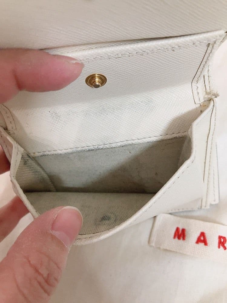 美品✨MARNI★マルニ サフィアーノレザー 二つ折りウォレット アイボリー系*