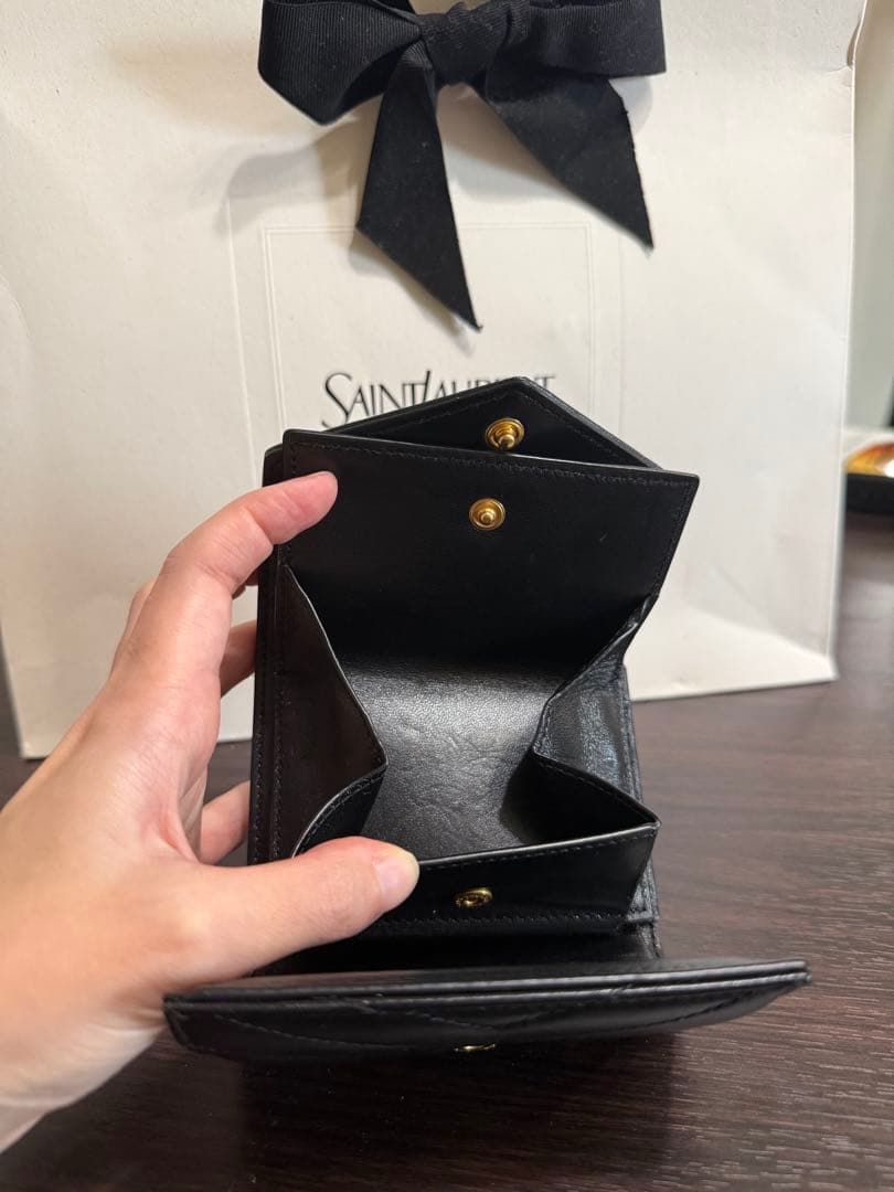 YSL カサンドラマトラッセマルチフォードウォレット(ラムスキン)