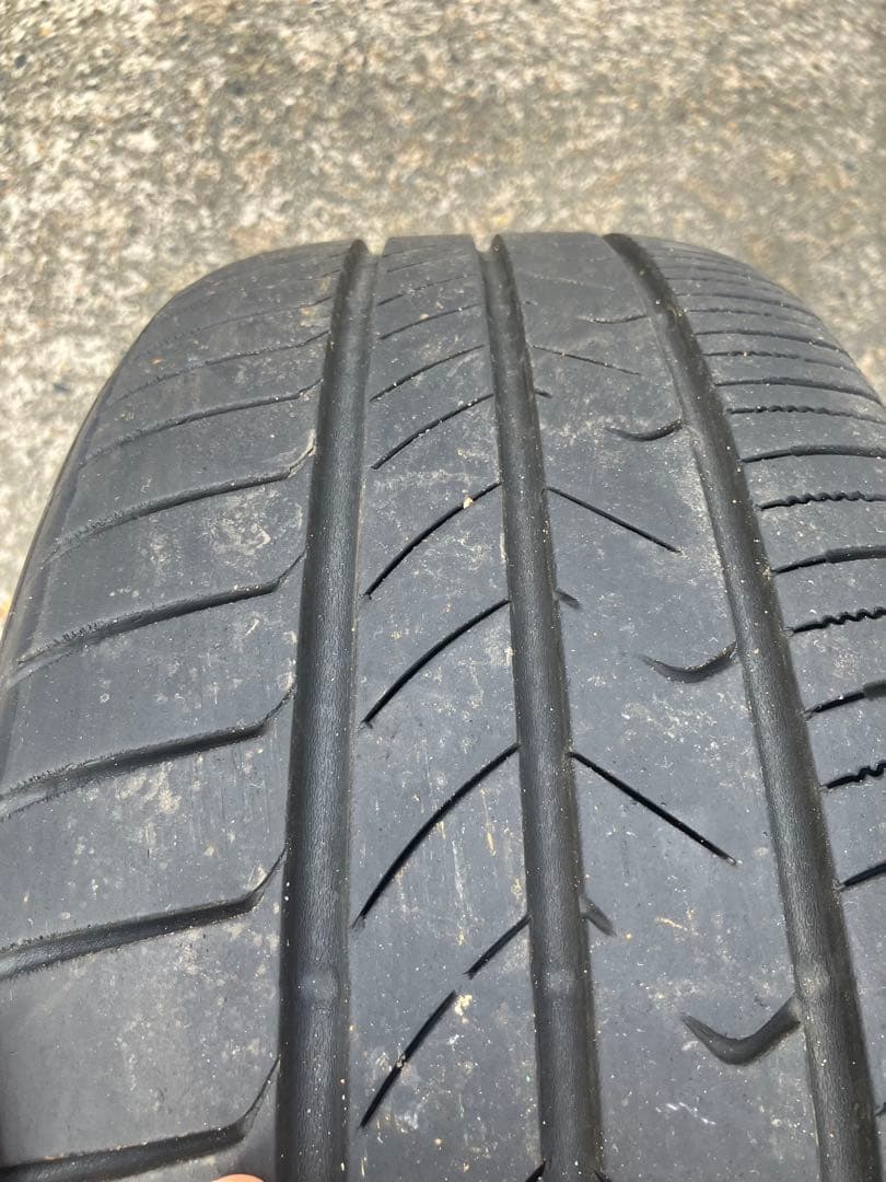 シラス　TOYOTIRES 225/55r18 2本