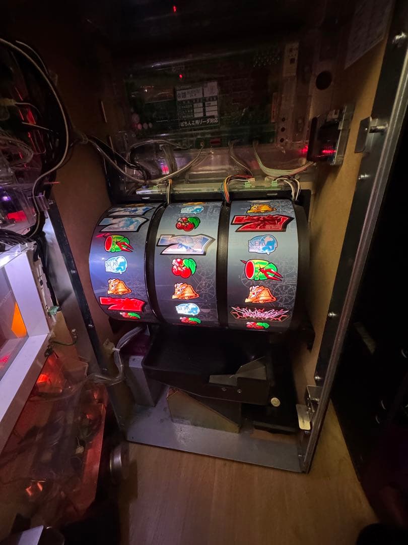 エヴァンゲリオン 真実の翼　EVA-00 スロットマシン実機　メダル機