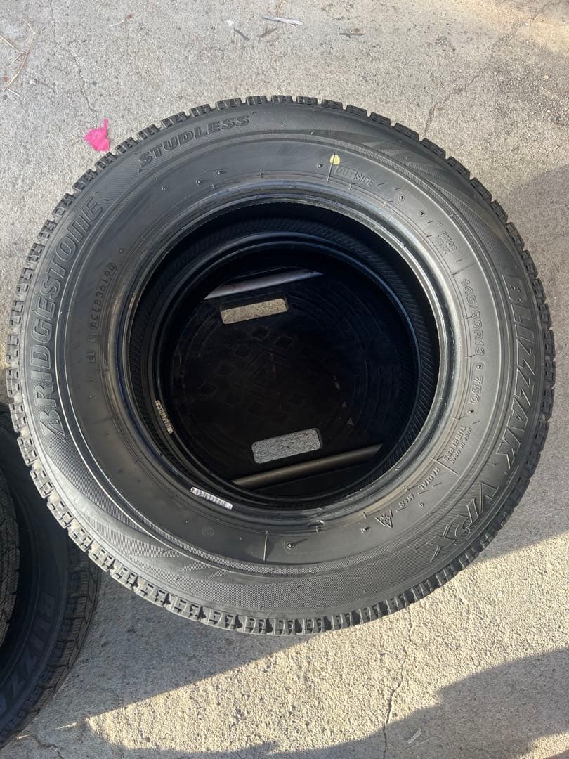 ブリヂストン 13インチ スタッドレスタイヤ　ブリザック145/80R13　4本