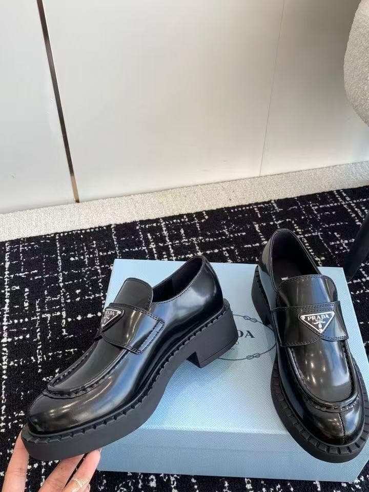 PRADA プラダ チョコレート ブラッシュドレザー ローファー レディース