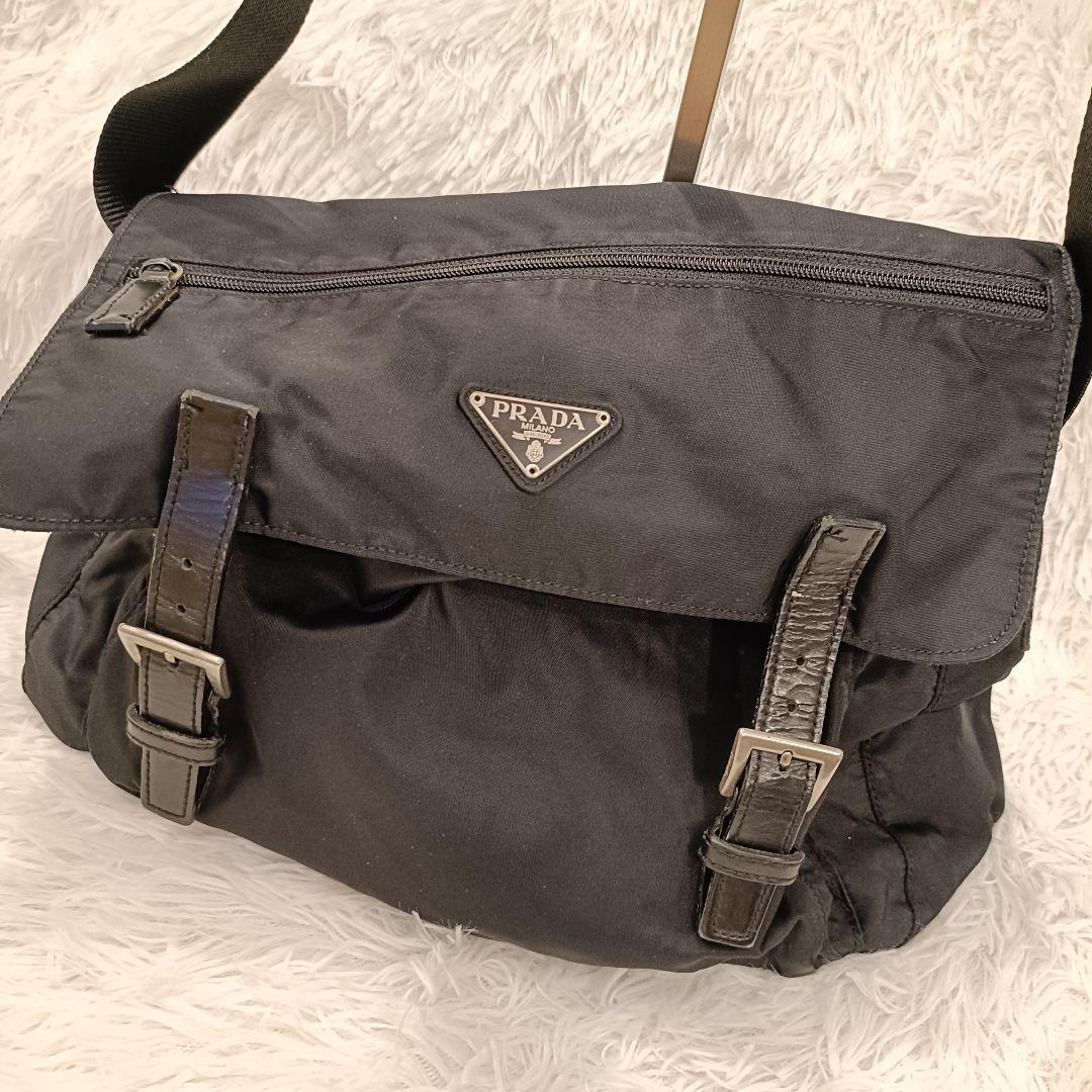 PRADA✨️ メッセンジャーバッグ　ブラック　プラダ　斜め掛け