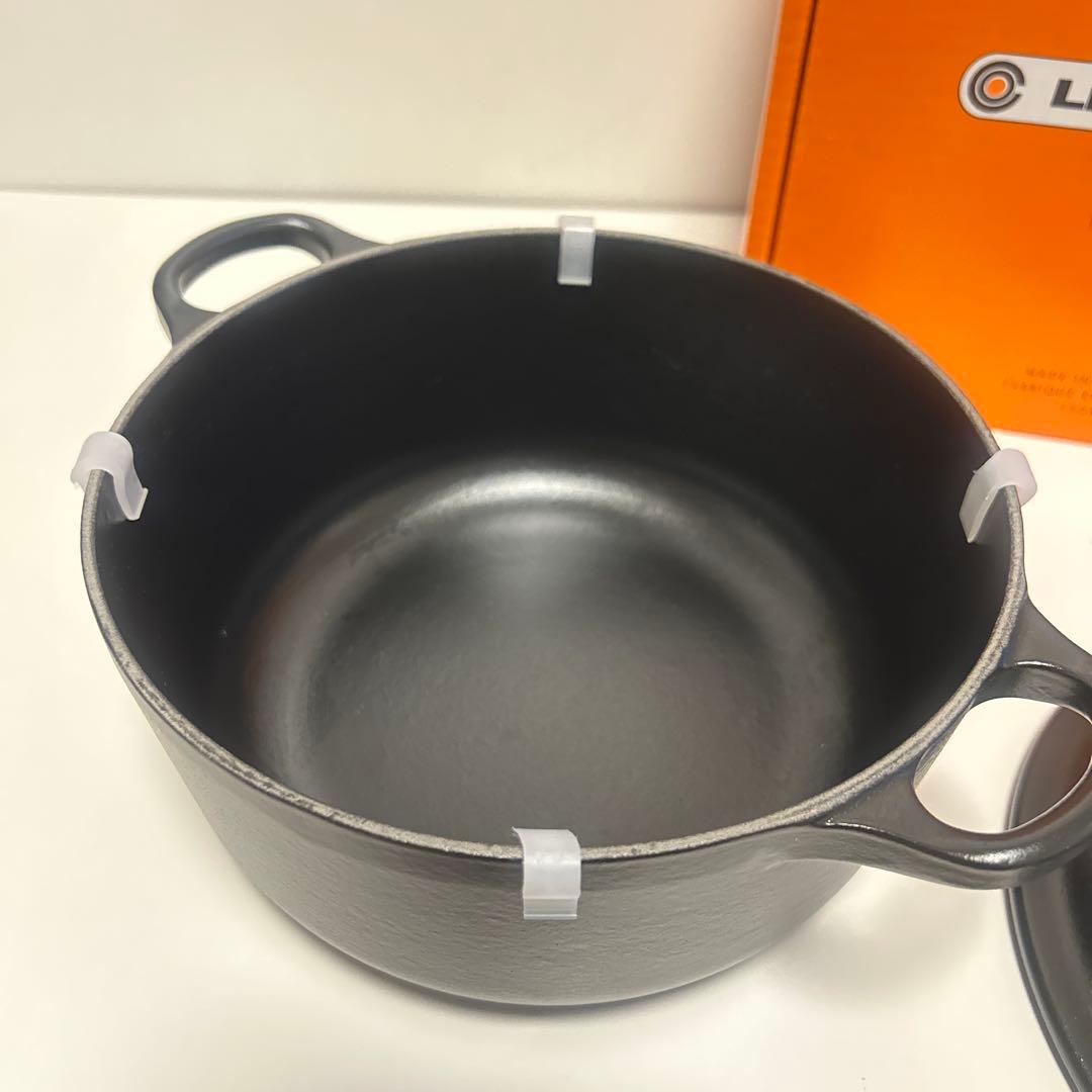 【未使用品】ル・クルーゼ　ココットロンド　20cm サテンブラック