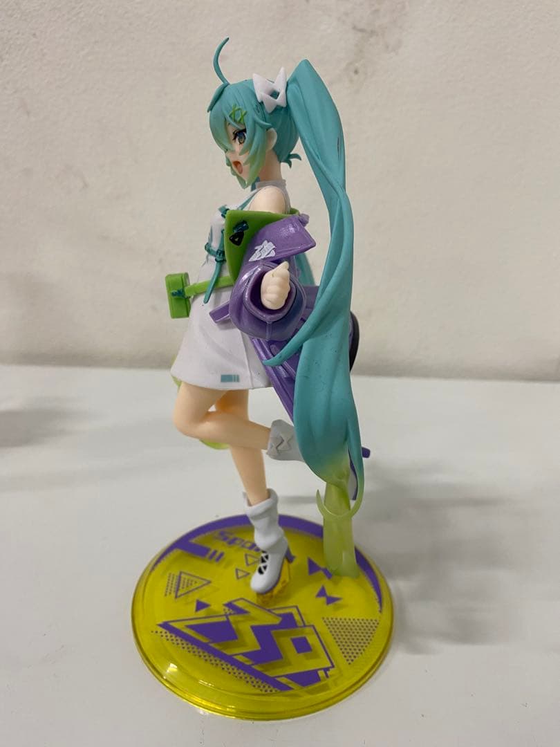 ID8731: 4体セット 初音ミク レーシングミク フィギュア 2023