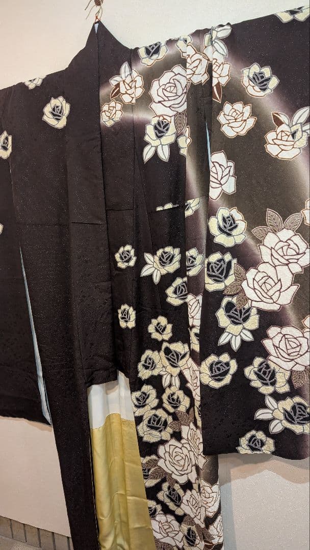 濃茶地にバラの刺繍振袖＆袋帯セット♪