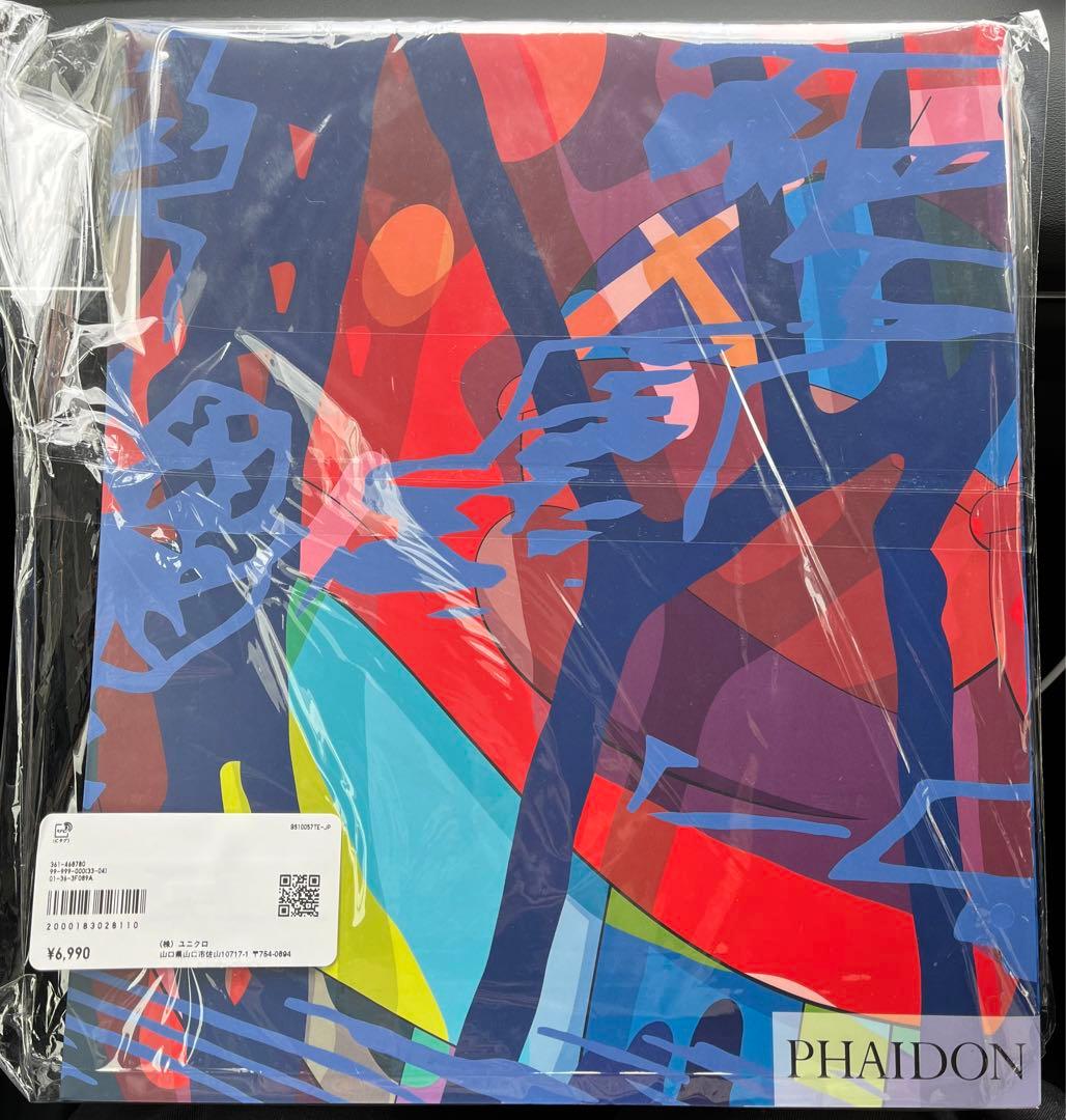 kaws アートブック　ステッカー 3種付き　ユニクロ　即日発送可能